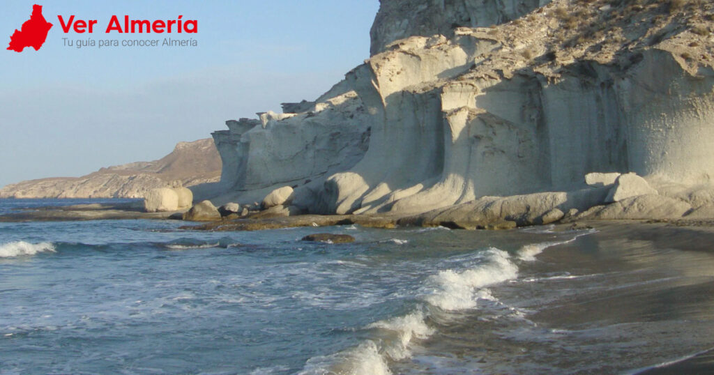 Cala de Enmedio: la joya natural de Almería 2 Cómo llegar a Cala de Enmedio